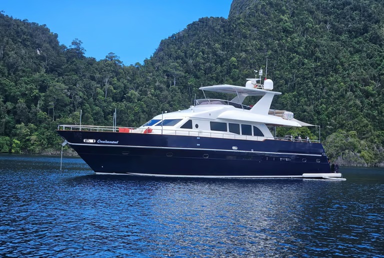 Philippines Explorer II 船宿